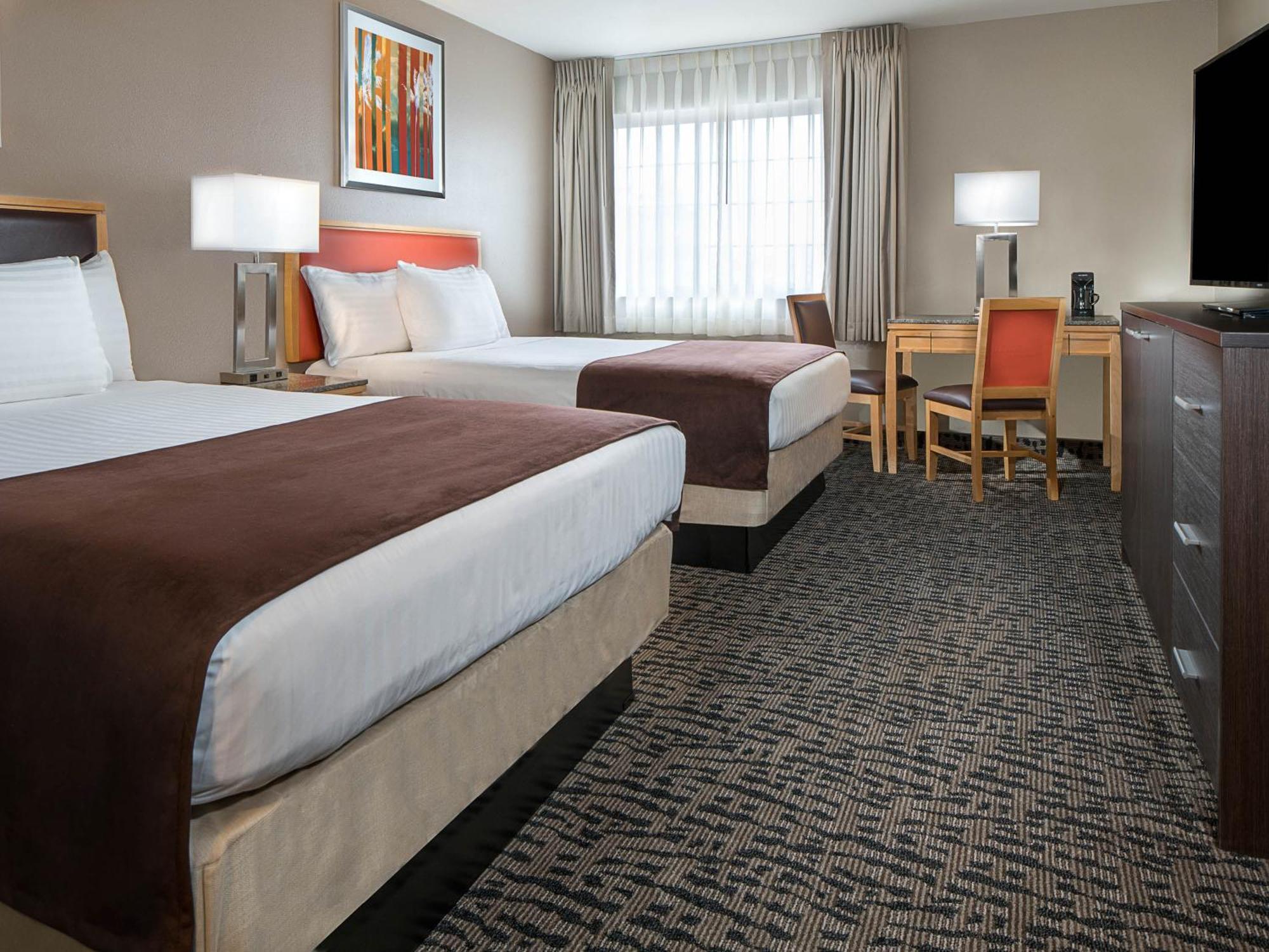 Meadows Deluxe Room 2 Queens
