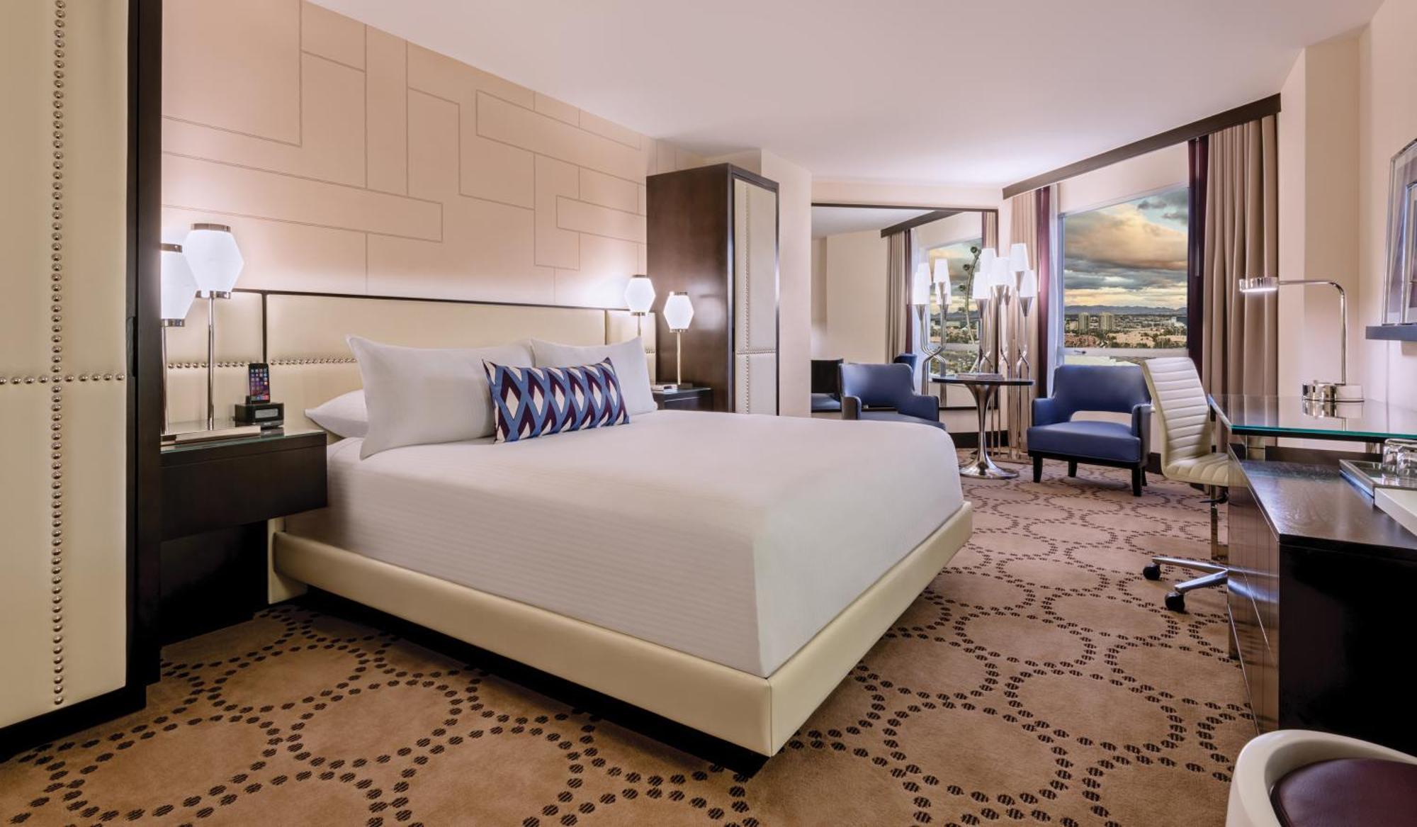 Valley Tower Deluxe Room 1 King Bed Non-Smoking Pool View