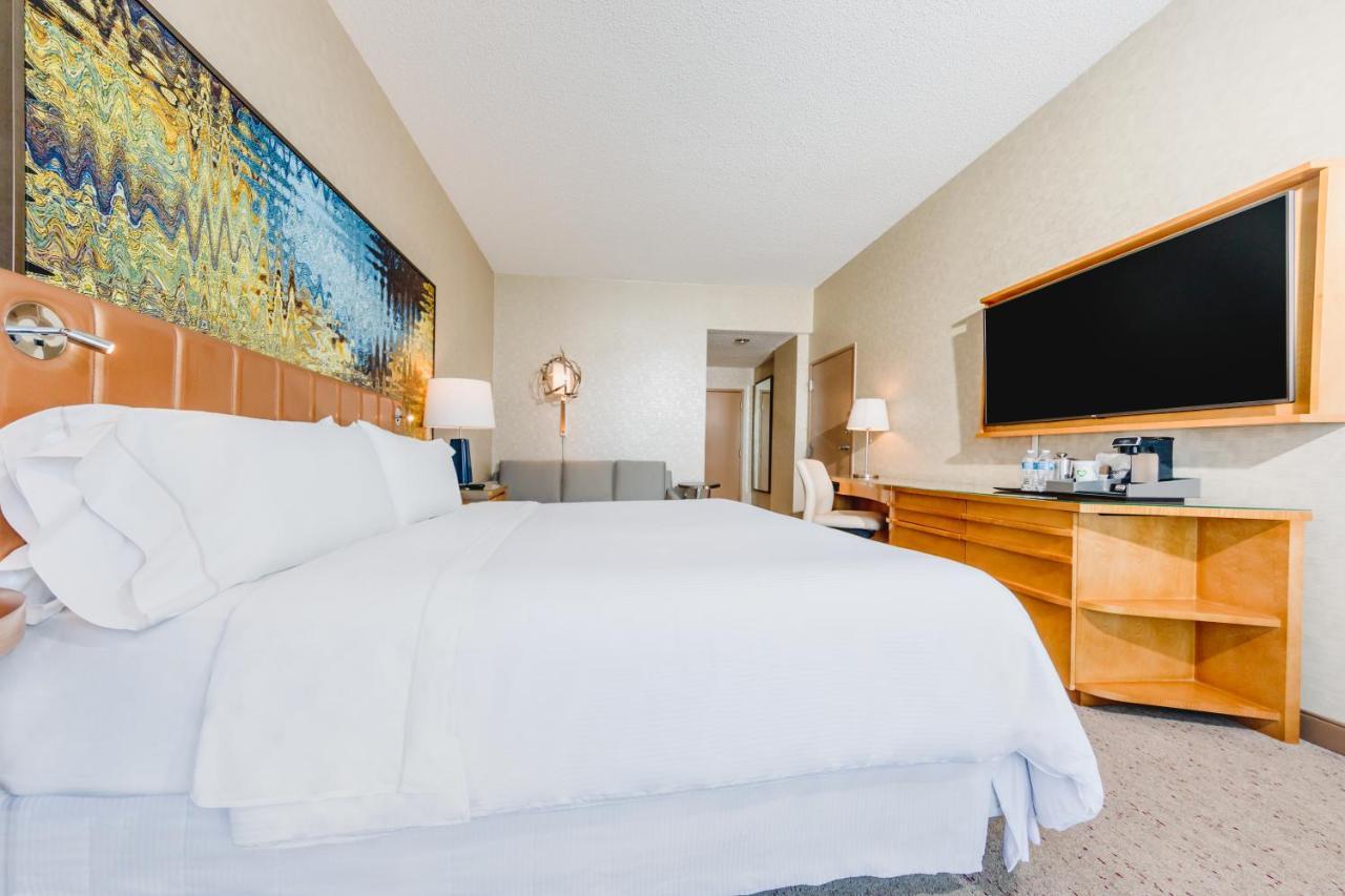Premium Guest Room with One King Bed and Sphere View