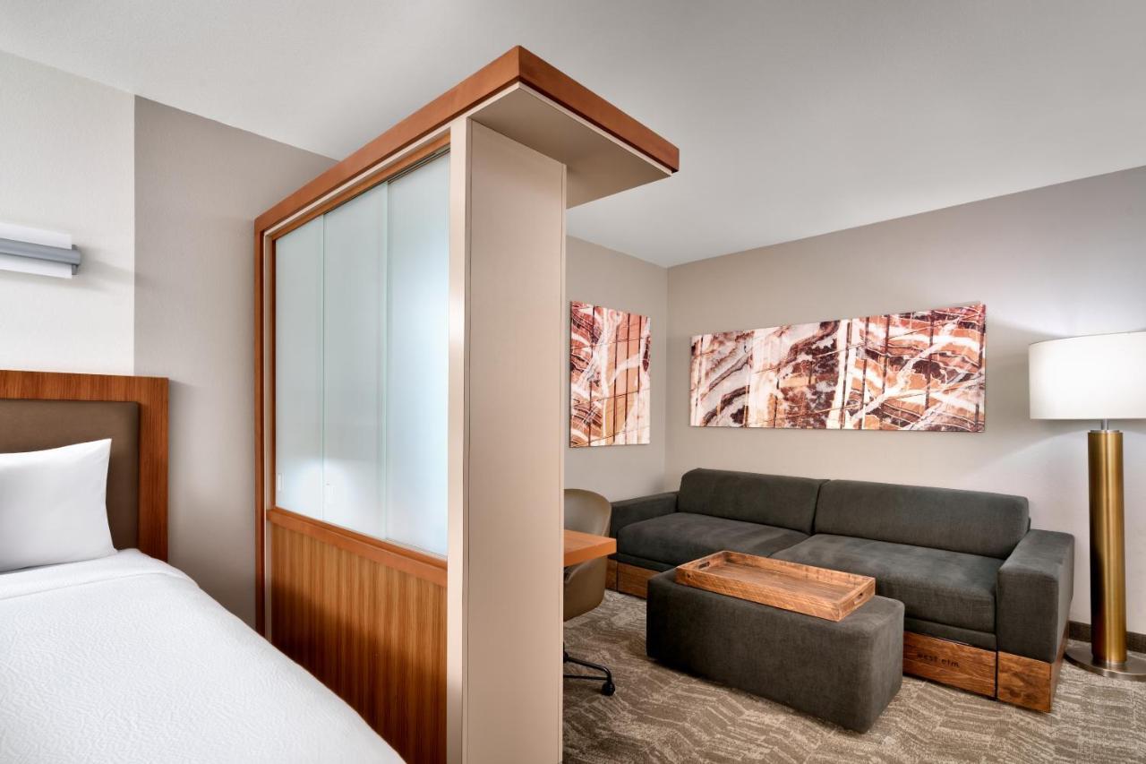 King Studio Trundle Bed City View