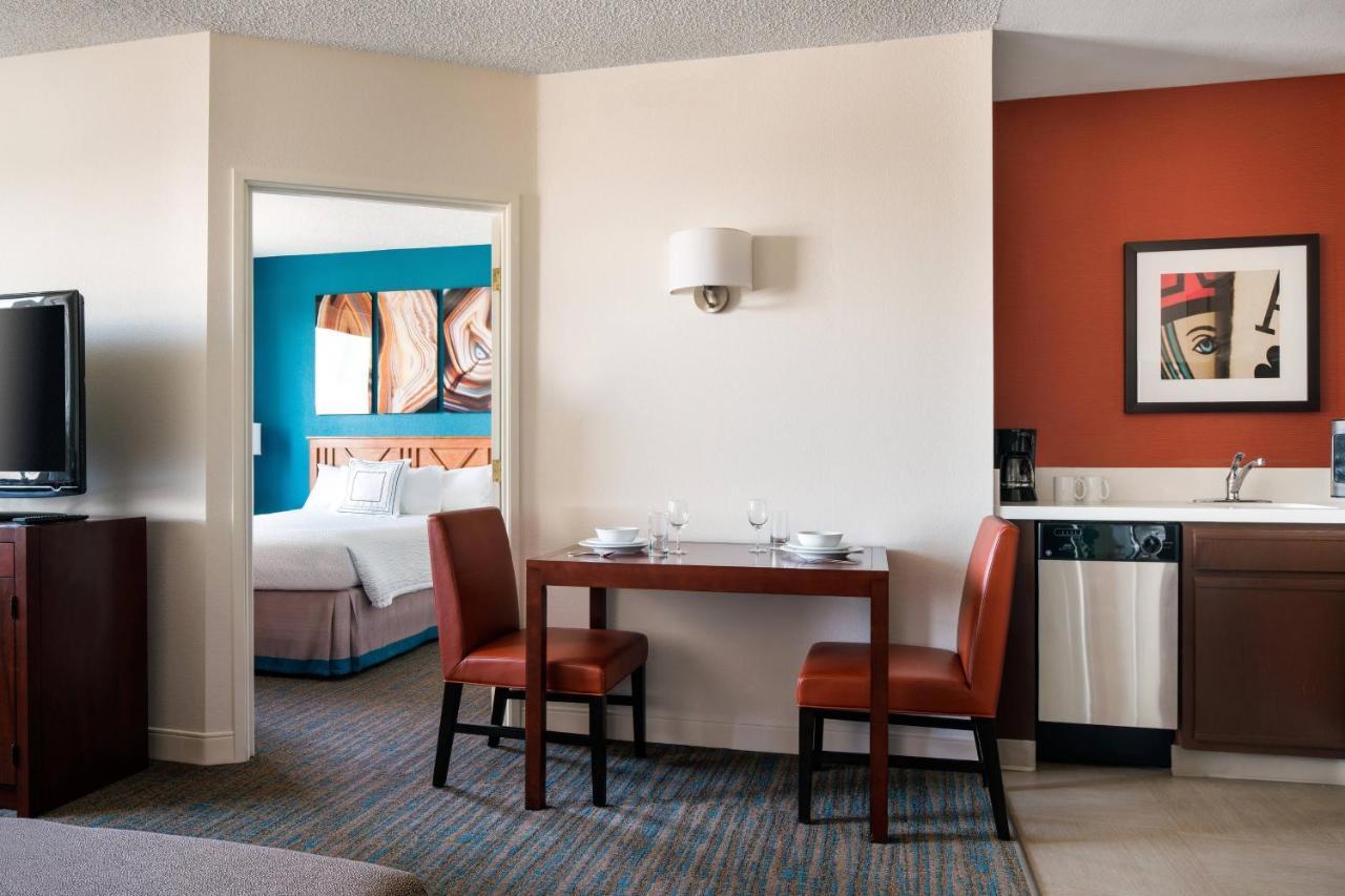 One-Bedroom Queen Suite City View