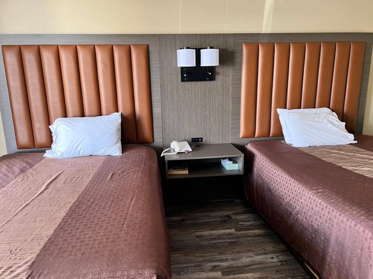 Queen Room Two Queen Beds Non-Smoking