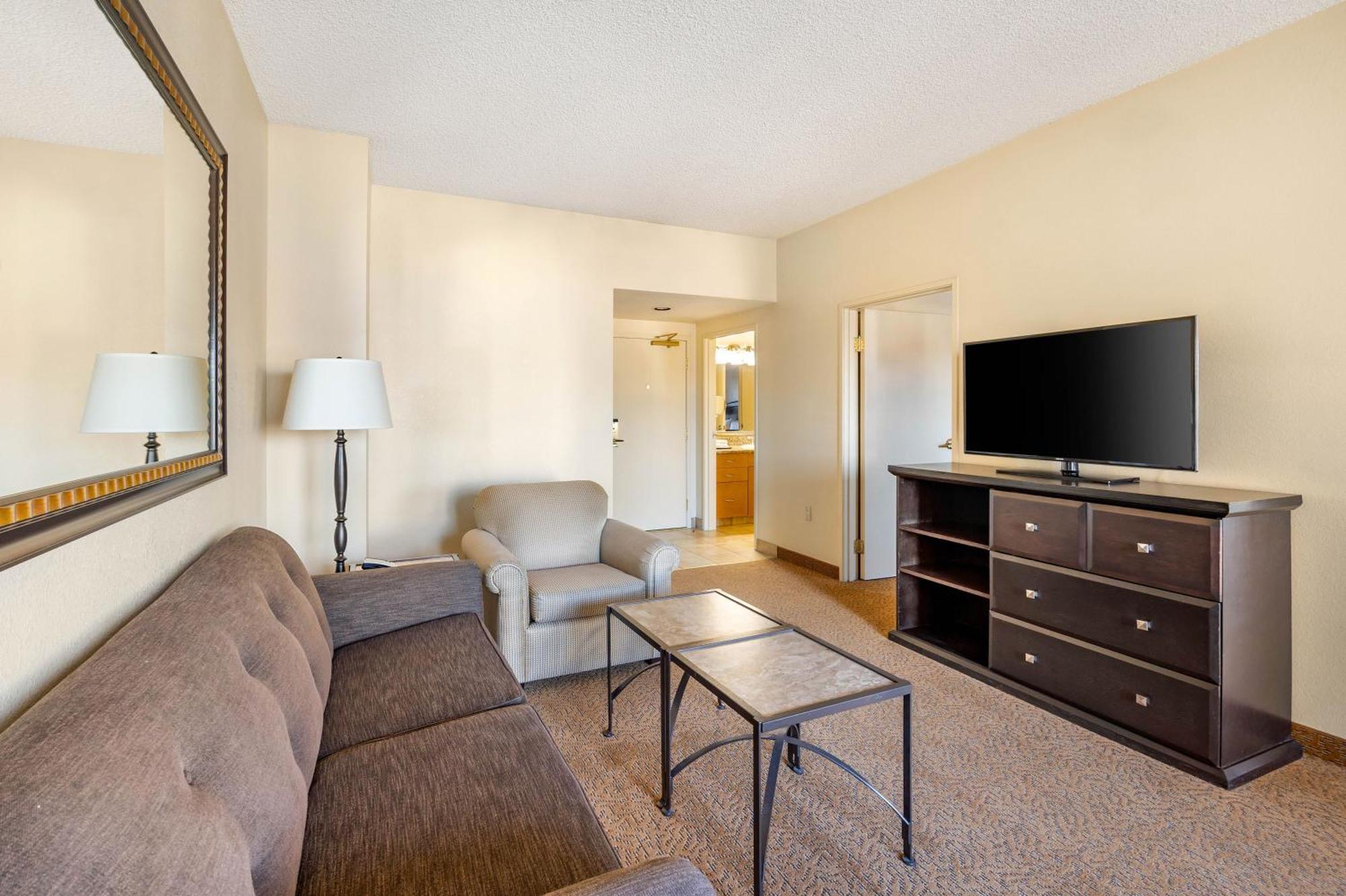 One-Bedroom King Suite Roll Shower