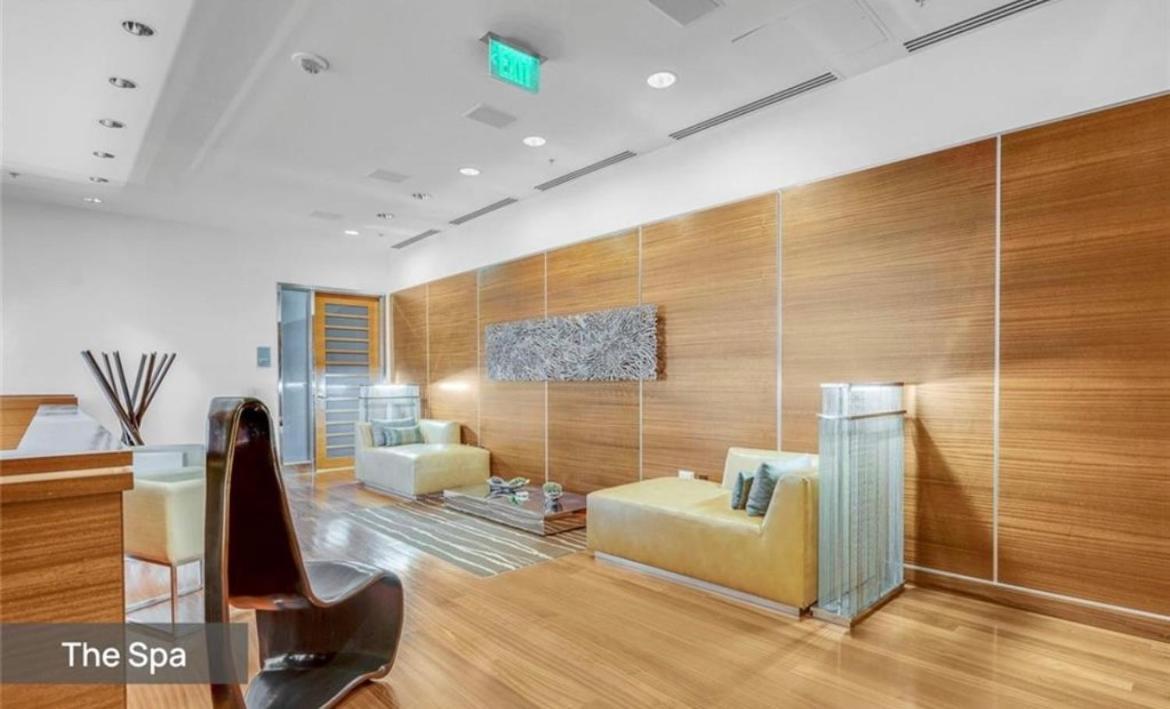 King Suite with Pool View