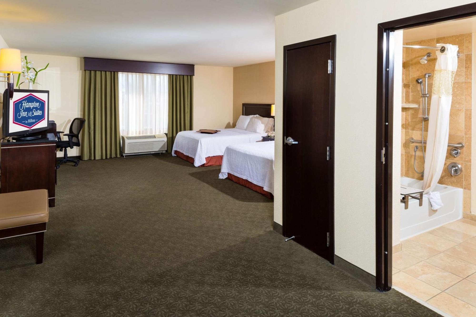 Queen Room with Two Queen Beds - Mobility Access/Non-Smoking