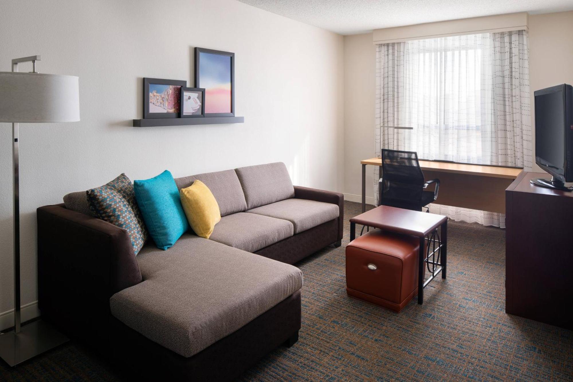 One-Bedroom Queen Suite City View
