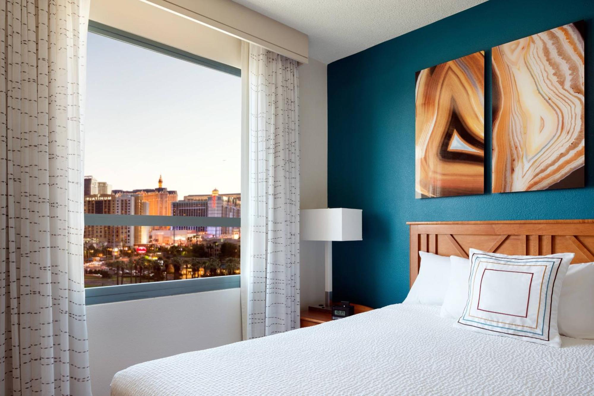 One-Bedroom Queen Suite City View