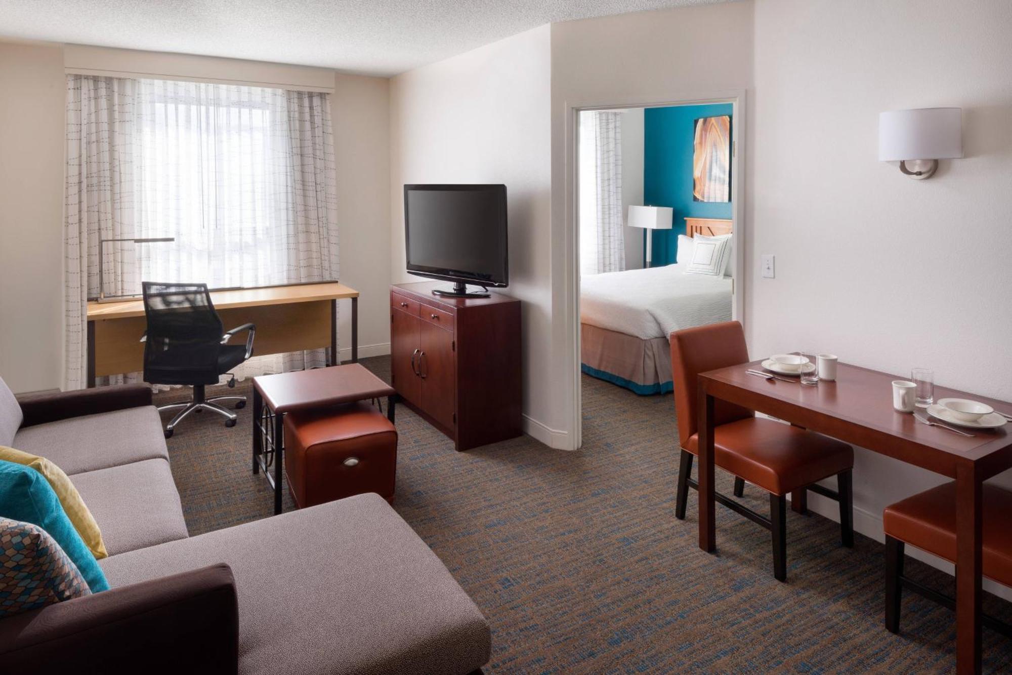 One-Bedroom Queen Suite City View
