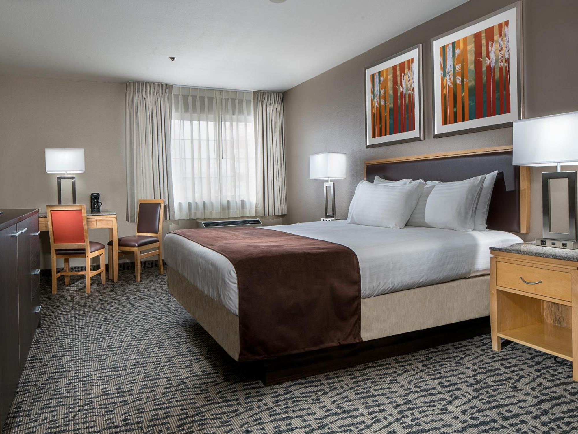 Meadows Deluxe Room 1 King