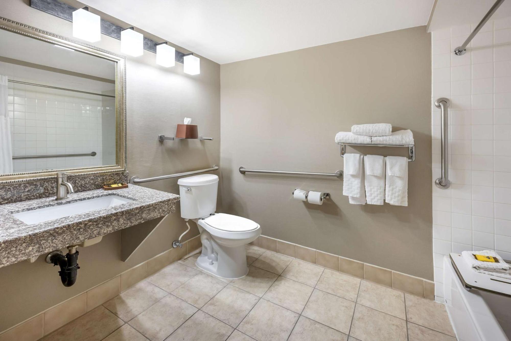 King Suite with Bath Tub - Disability Access/Non-Smoking
