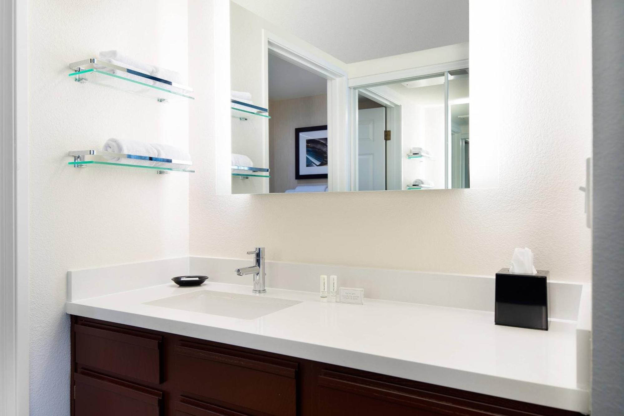 One-Bedroom Queen Suite City View