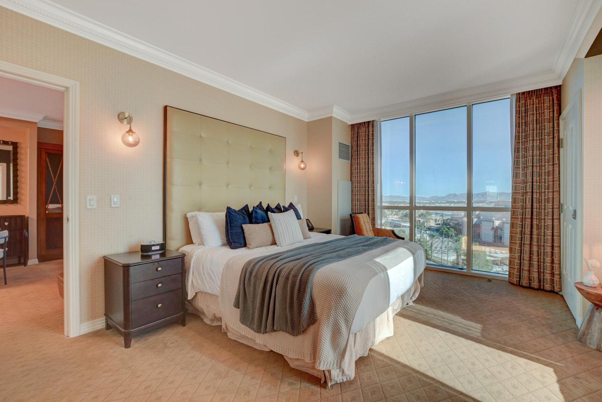 Superior King Suite