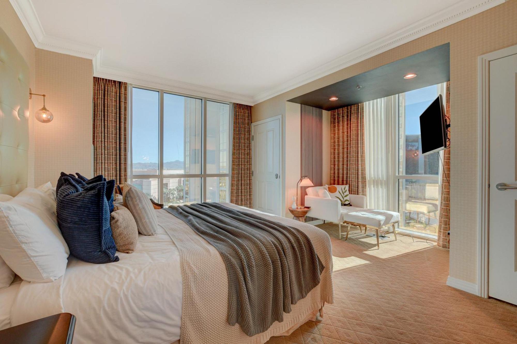 Superior King Suite