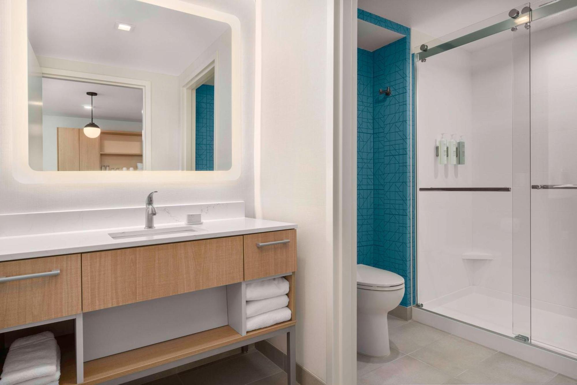 One-Bedroom King Suite - Non-Smoking