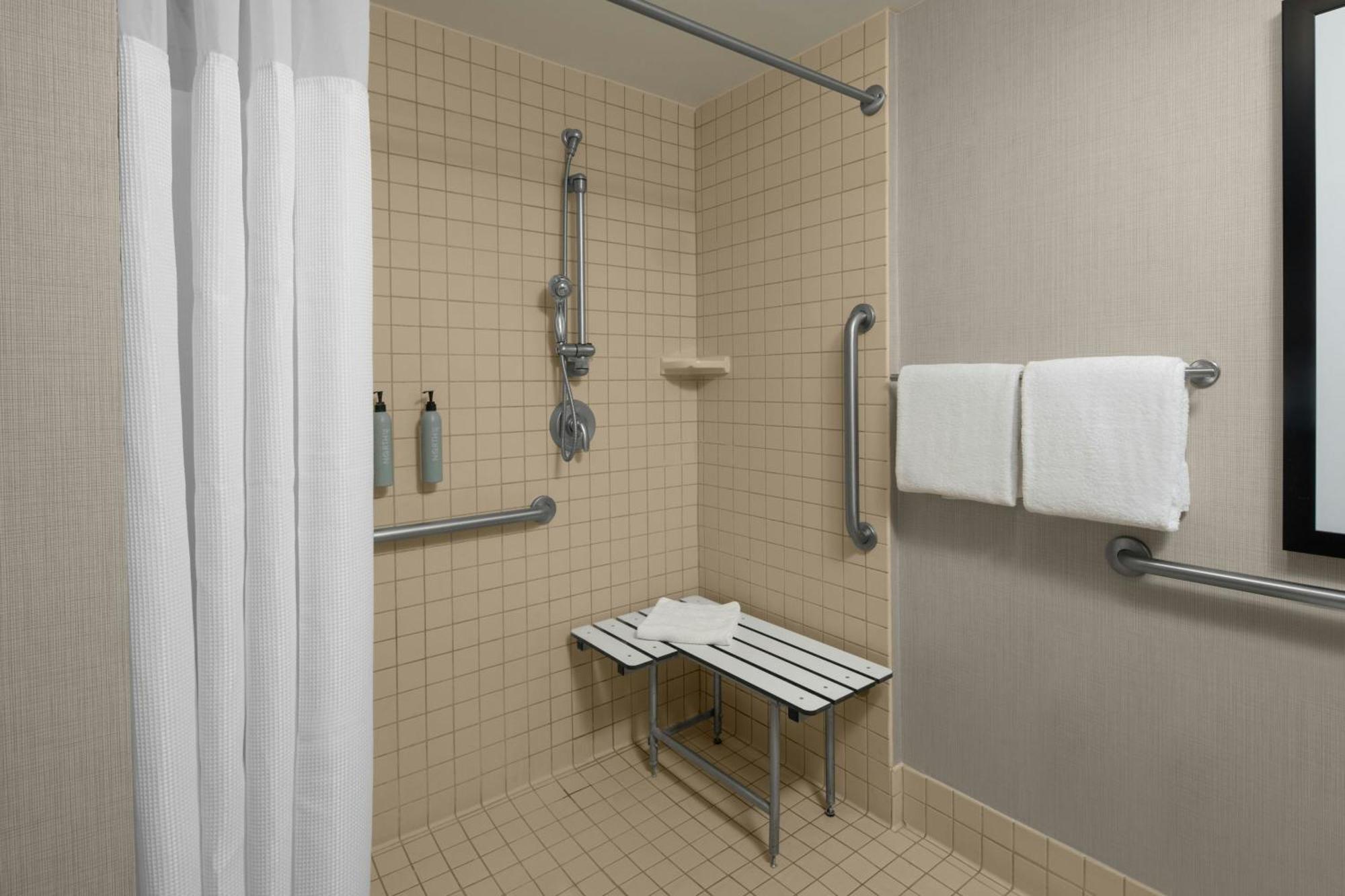 One-Bedroom Queen Suite City View