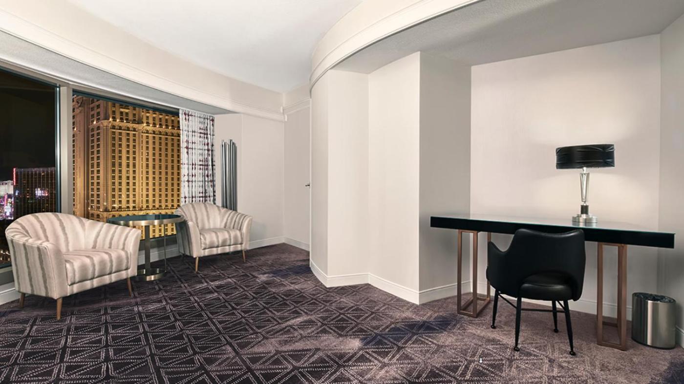 Ultra Panorama Suite 2 Queen Beds 1 King Bedroom
