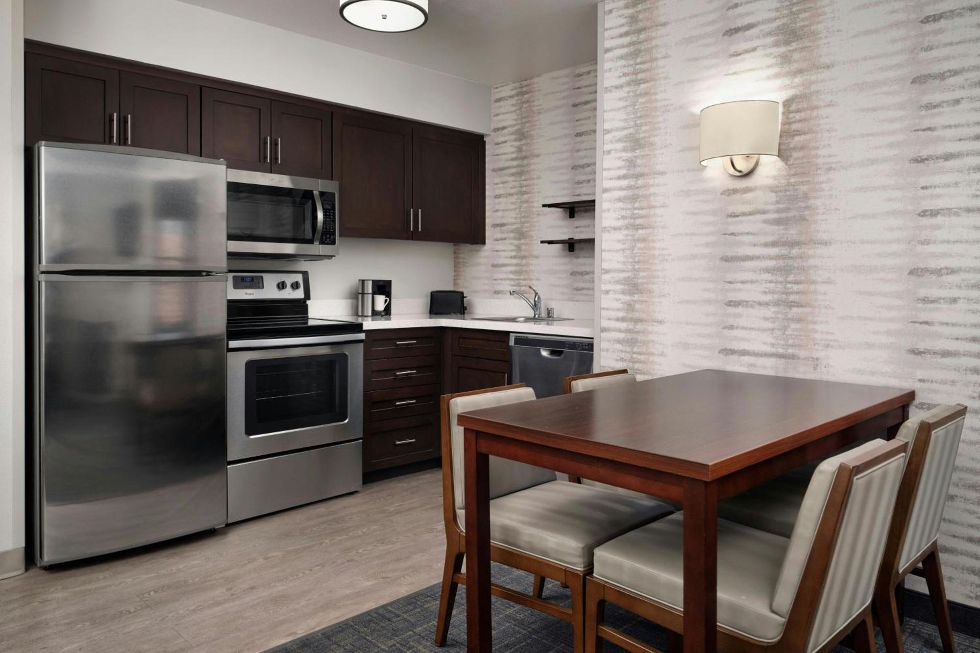 Two-Bedroom Queen Suite