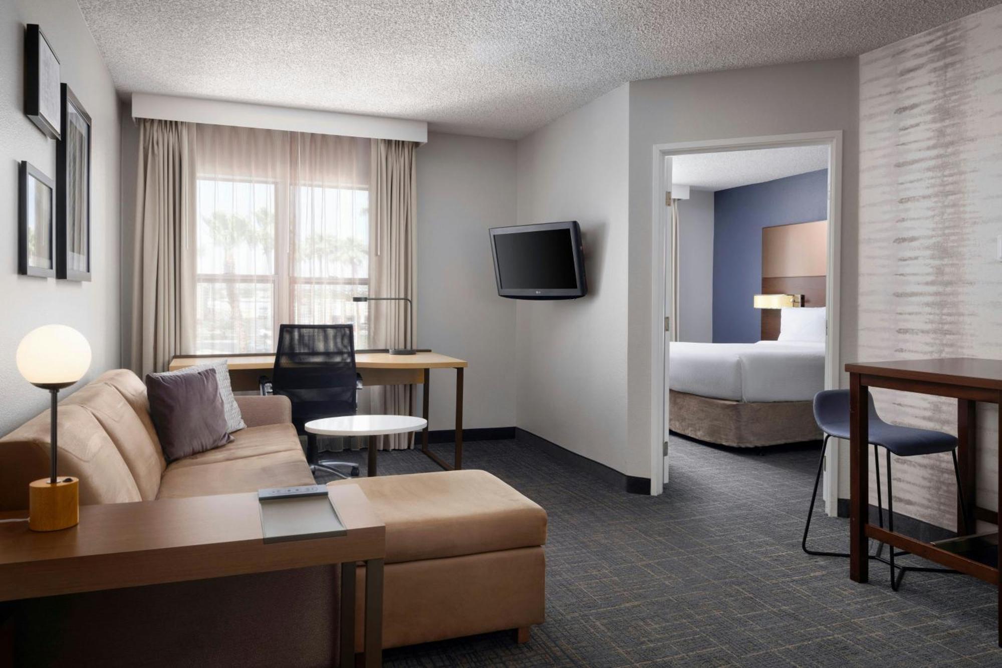 One-Bedroom Queen Suite with Sofa Bed,1679575011:JPEG