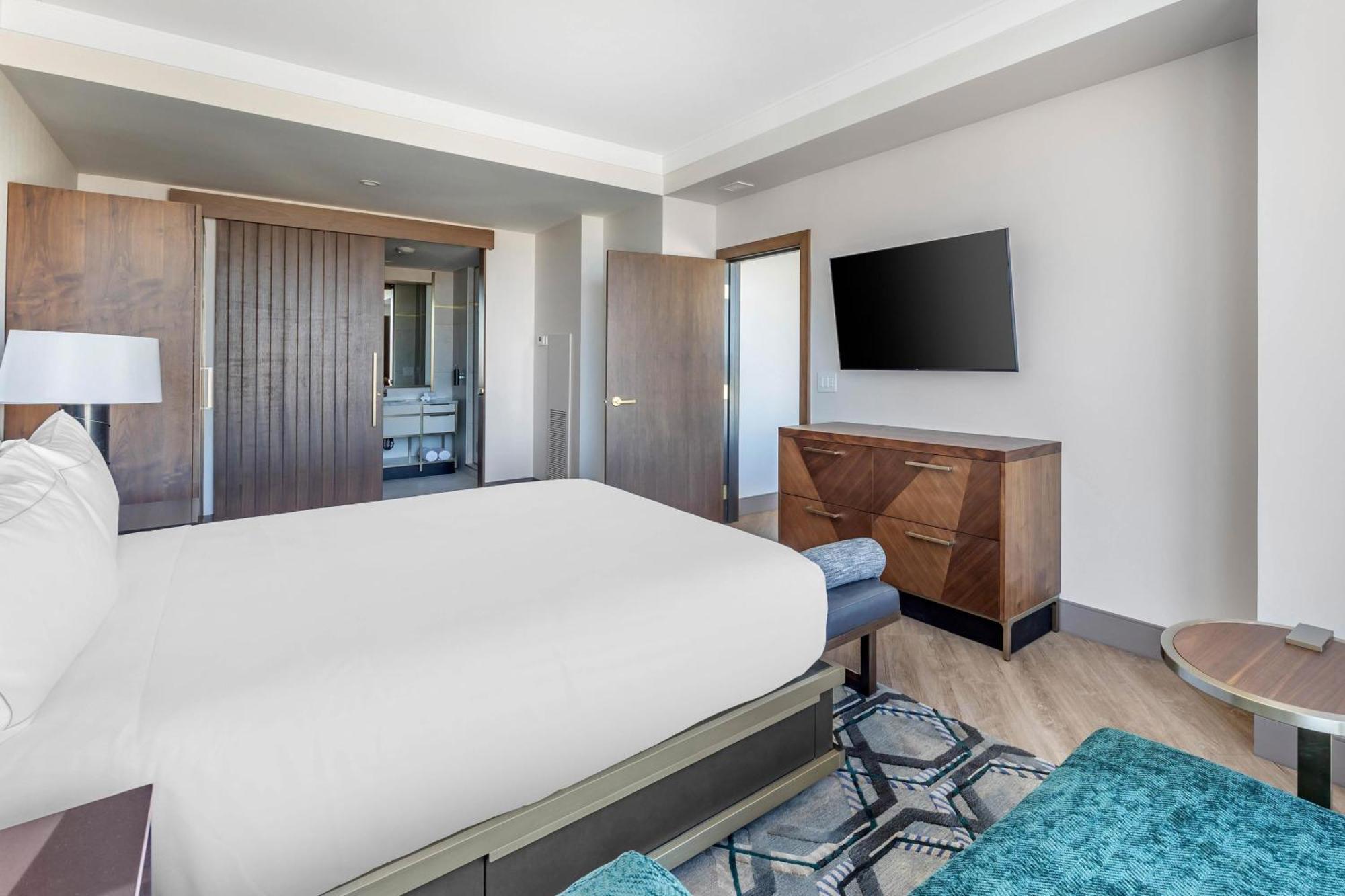Two-Bedroom Entertainment King Suite Two King Beds Sofa Bed