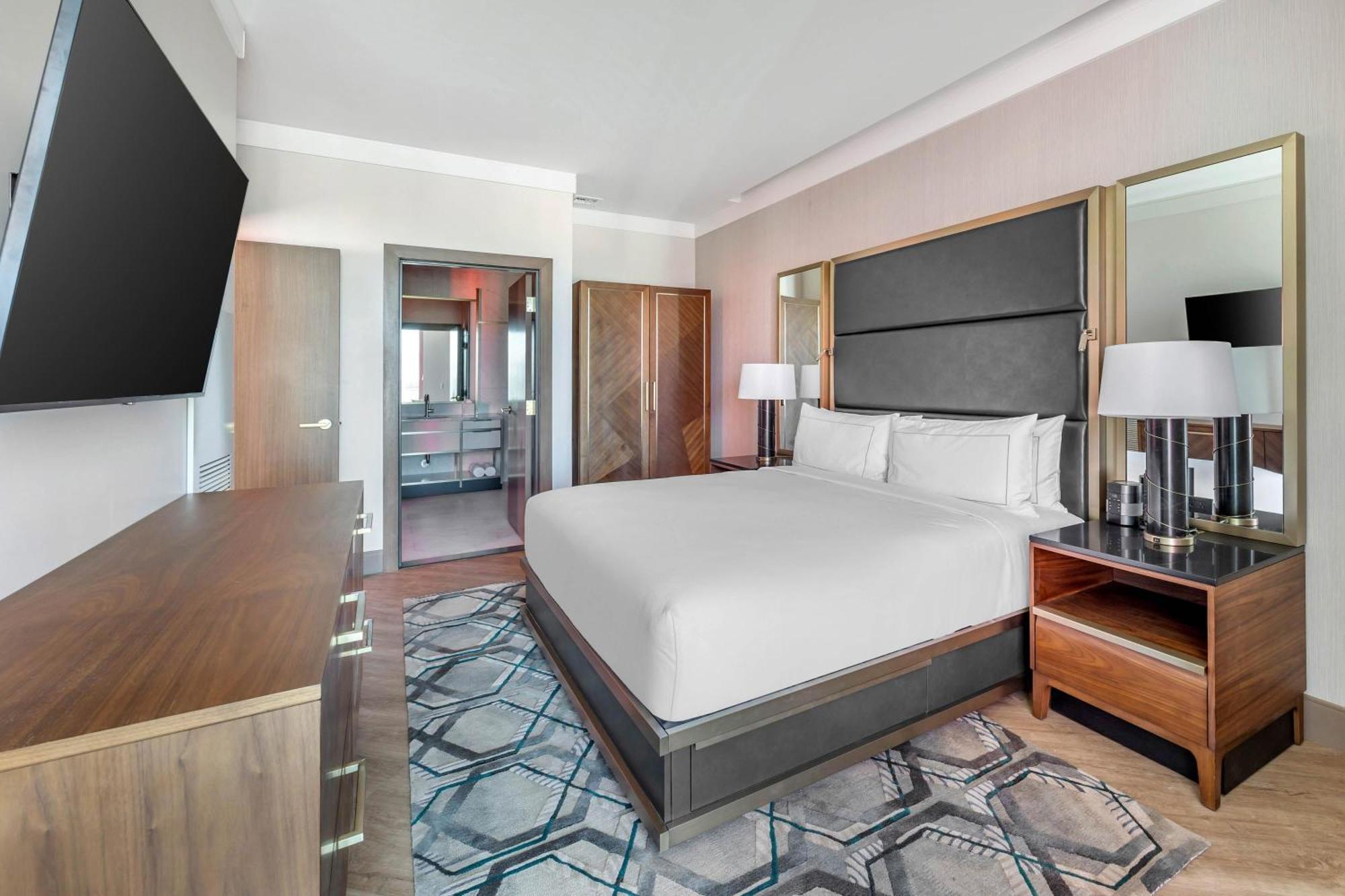 Two-Bedroom Entertainment Plus King Suite Two King Beds