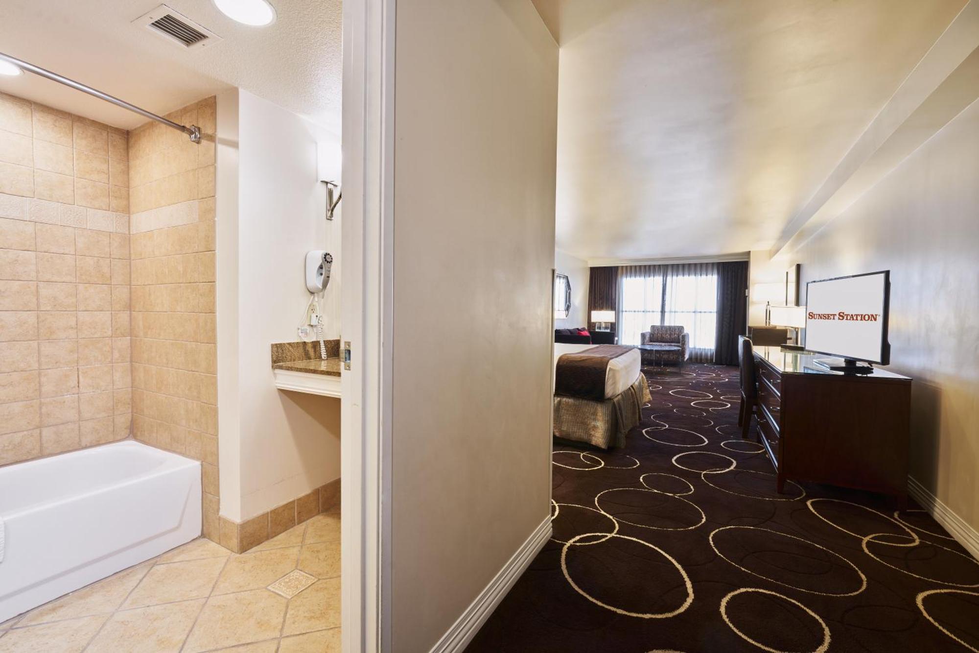 Petite Suite 1 King Bed