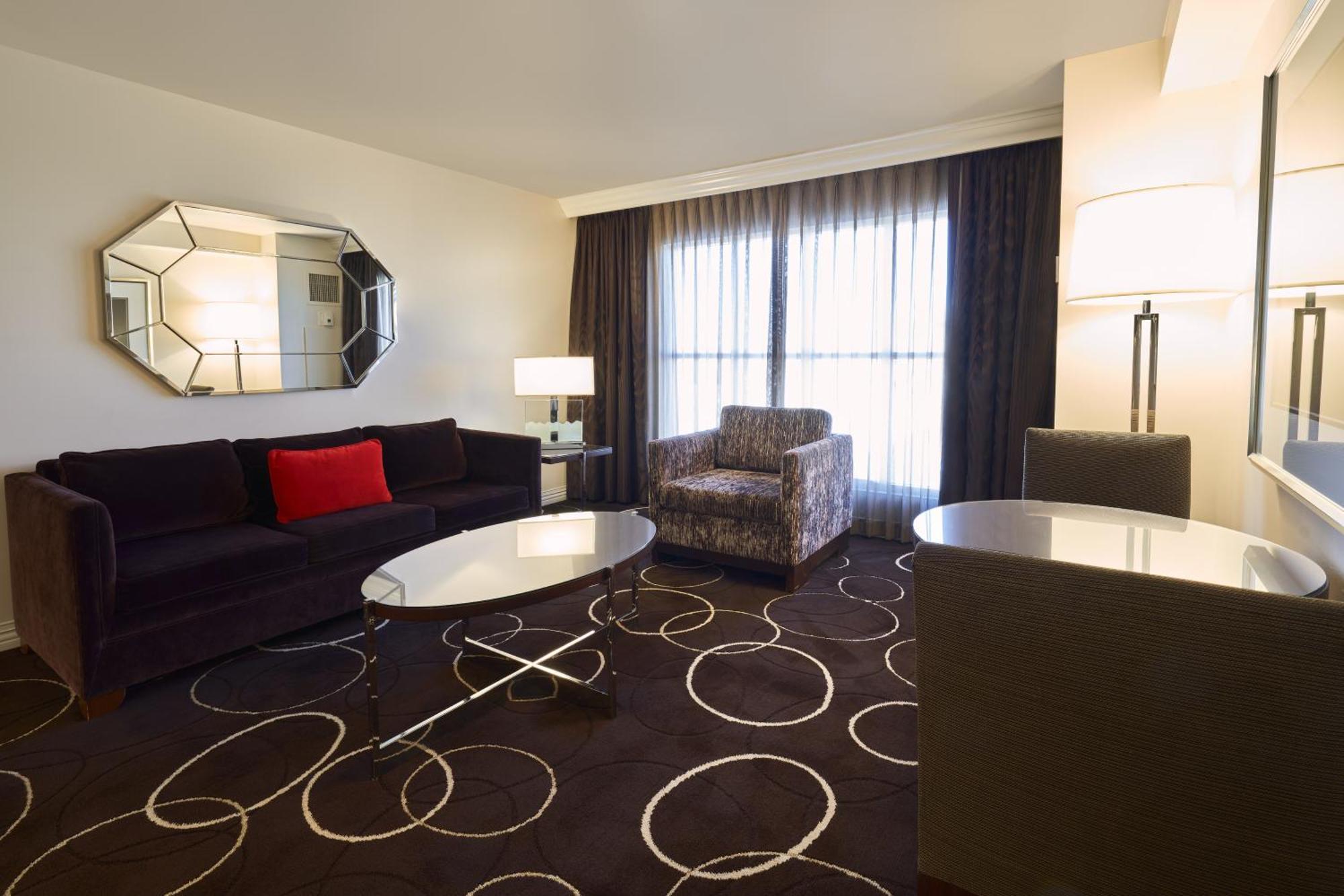 Petite Suite 1 King Bed