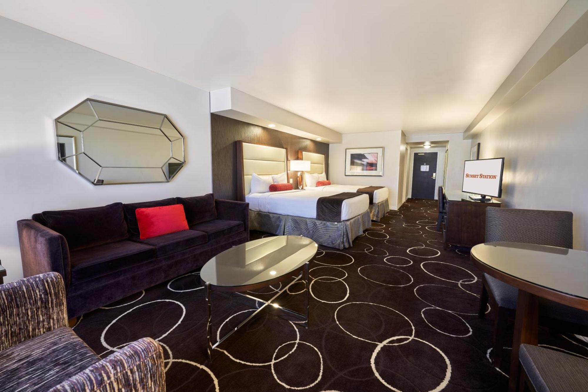 Petite Suite 2 Queen Beds