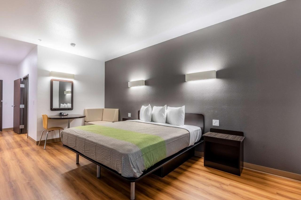 1 KING BED | MINI FRIDGE | NON-SMOKING |