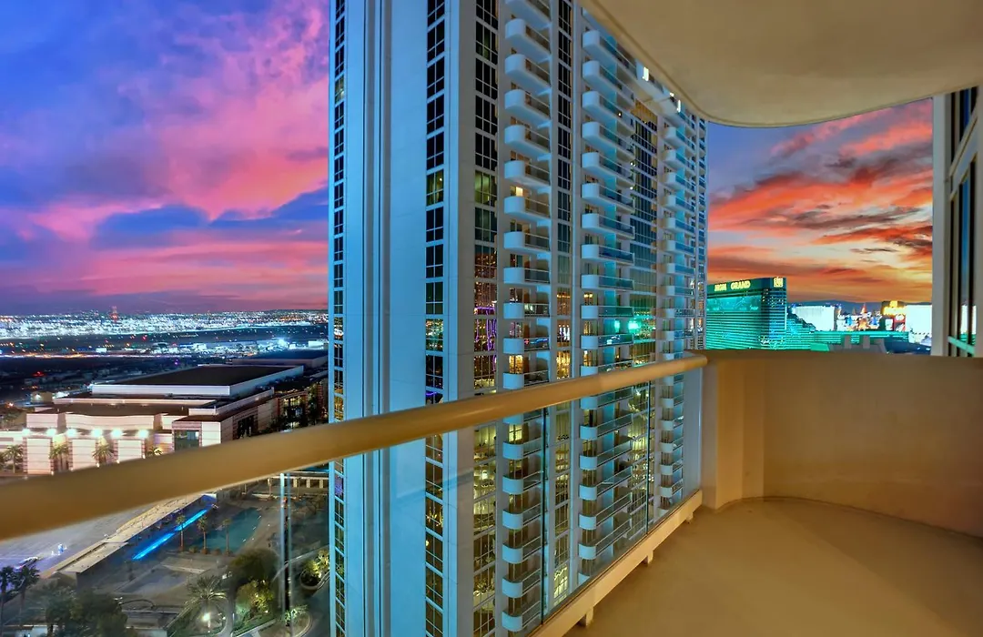 Kintsugi Retreat-Condo-Stripview-No Resort Fee-1