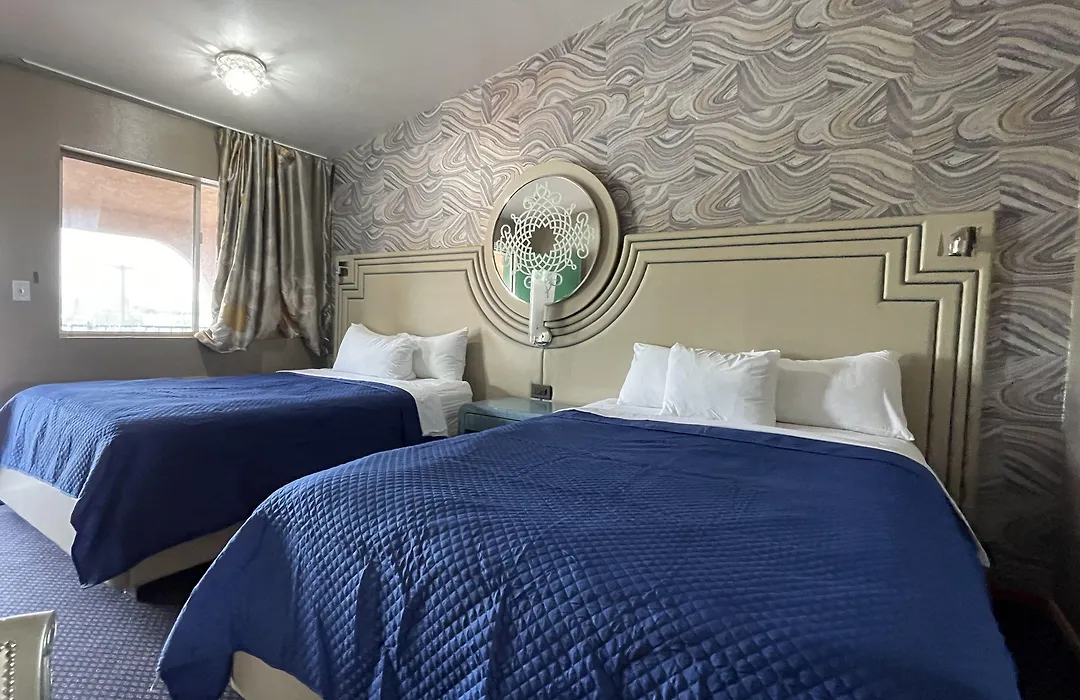 Crown Motel Las Vegas-1