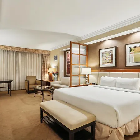 Mgm Signature Deluxe Balcony Strip View Suite-3