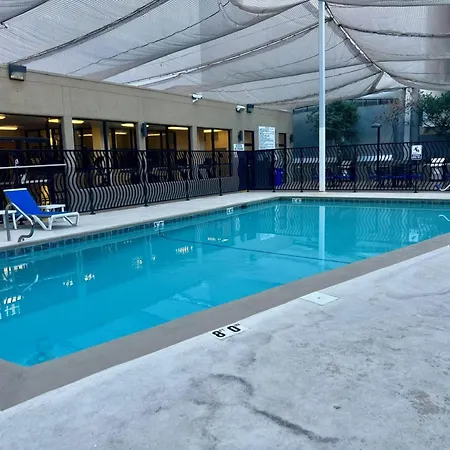 Getaways At The Jockey Club-3