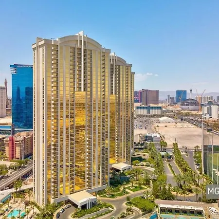 Amethyst Studio Suite Mgm Signature Strip View Balcony-3