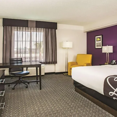 La Quinta By Wyndham Las Vegas Summerlin Tech-3